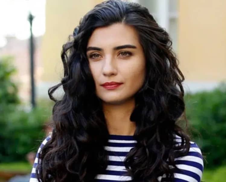 Tuba Buyukustun Age Height Wiki