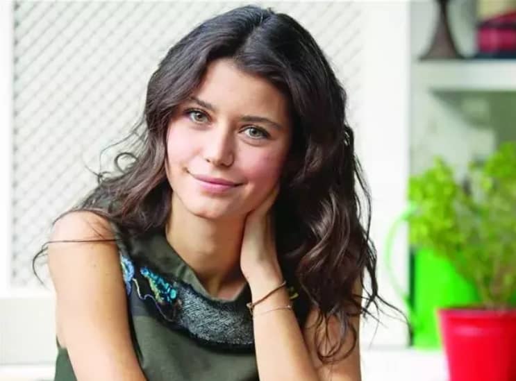 Beren Saat Height Age