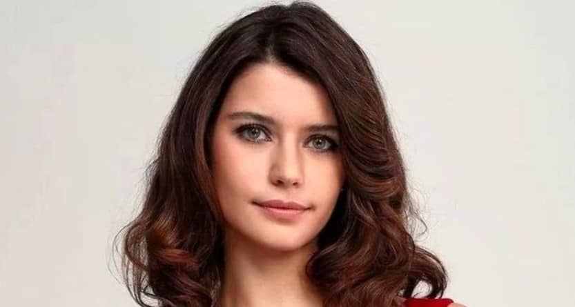 Beren Saat Height, Age, Wiki, Biography, Husband, Family